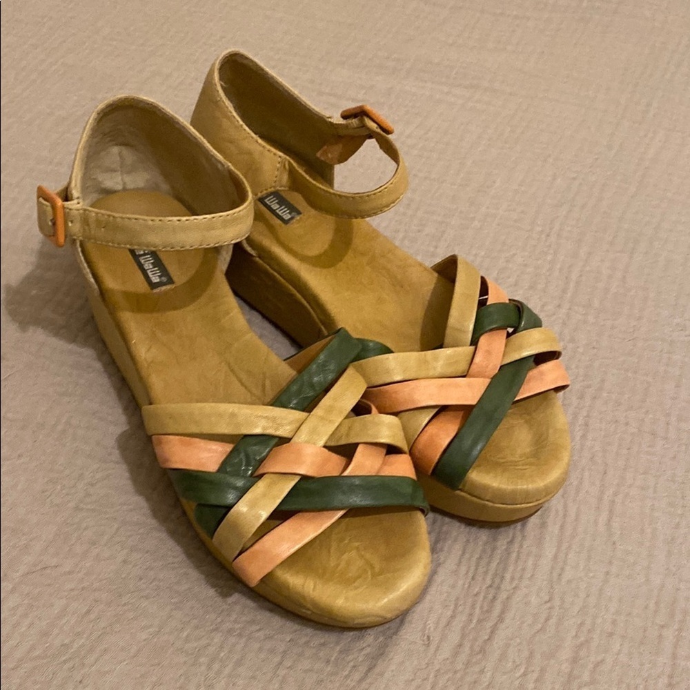 Gee WaWa Stylish Multicolor Sandals . Size 8